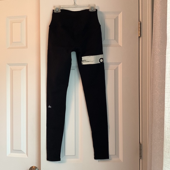 Christina Hall Alo Leggings - Picture 3 of 5